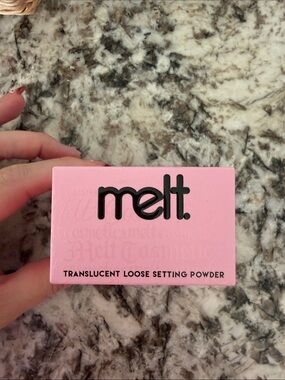 Melt cosmetics Translucent Loose Setting Powder - Pink